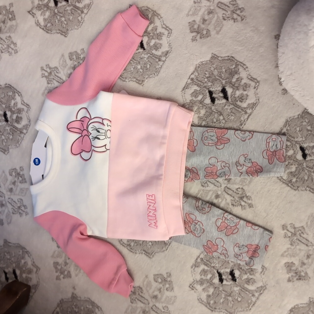 12M Disney Baby Girls 2 Piece Sweater and Pants